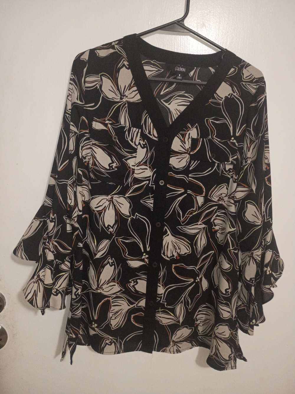 Investments Black Floral V-Neck Button Front Blouse - Picture 2 of 8